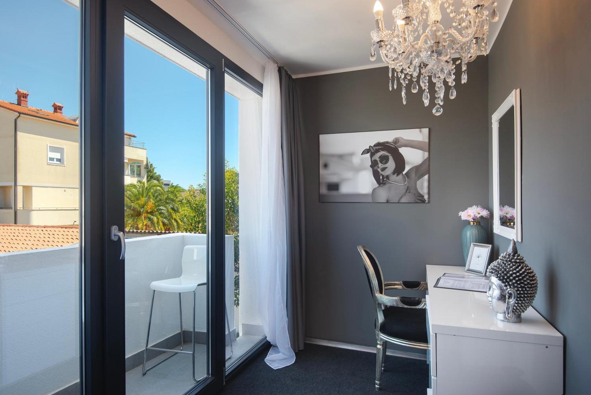 Boutique Hotel Chevalier By Bura Hotels - Adults Only メドゥリン エクステリア 写真