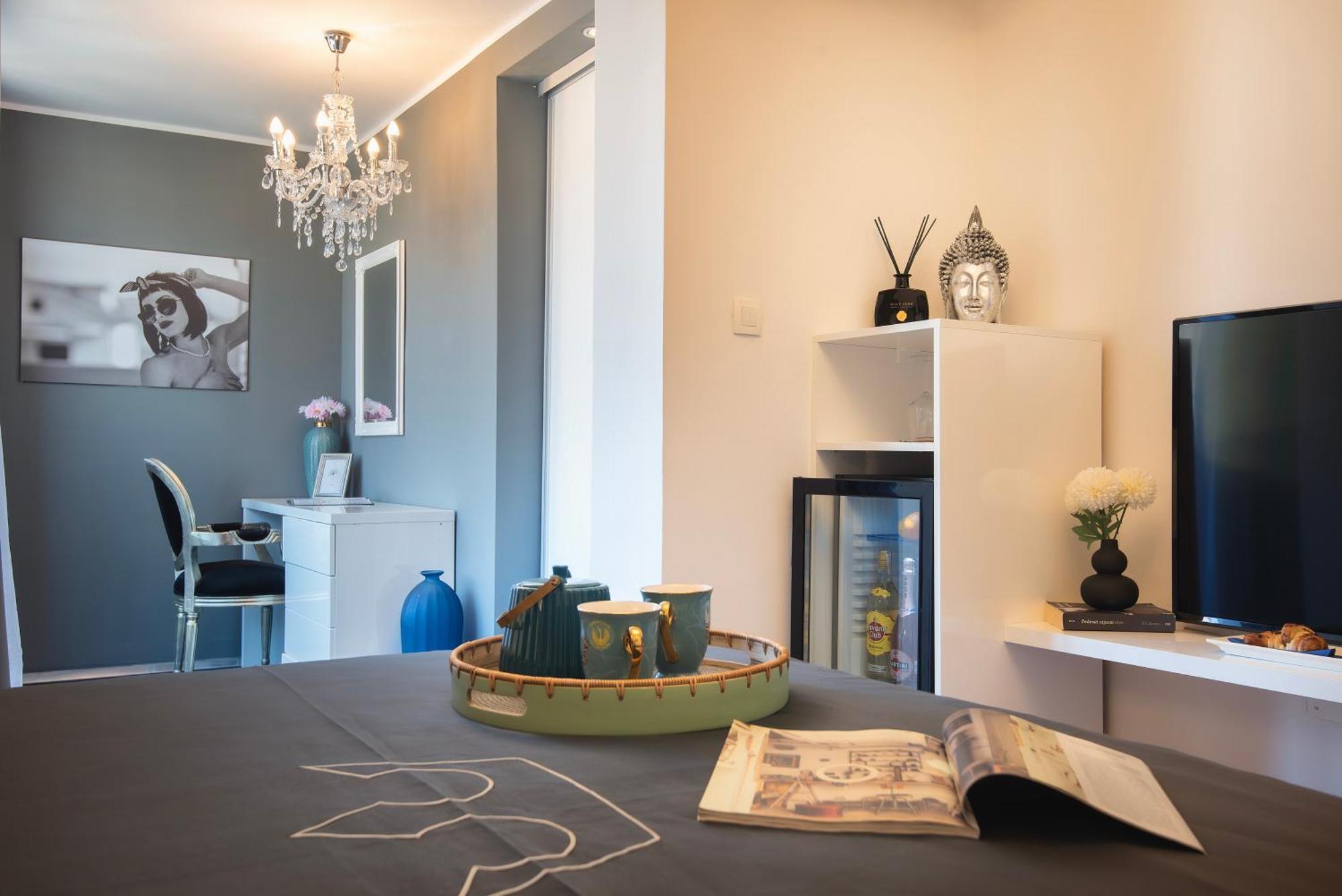 Boutique Hotel Chevalier By Bura Hotels - Adults Only メドゥリン エクステリア 写真