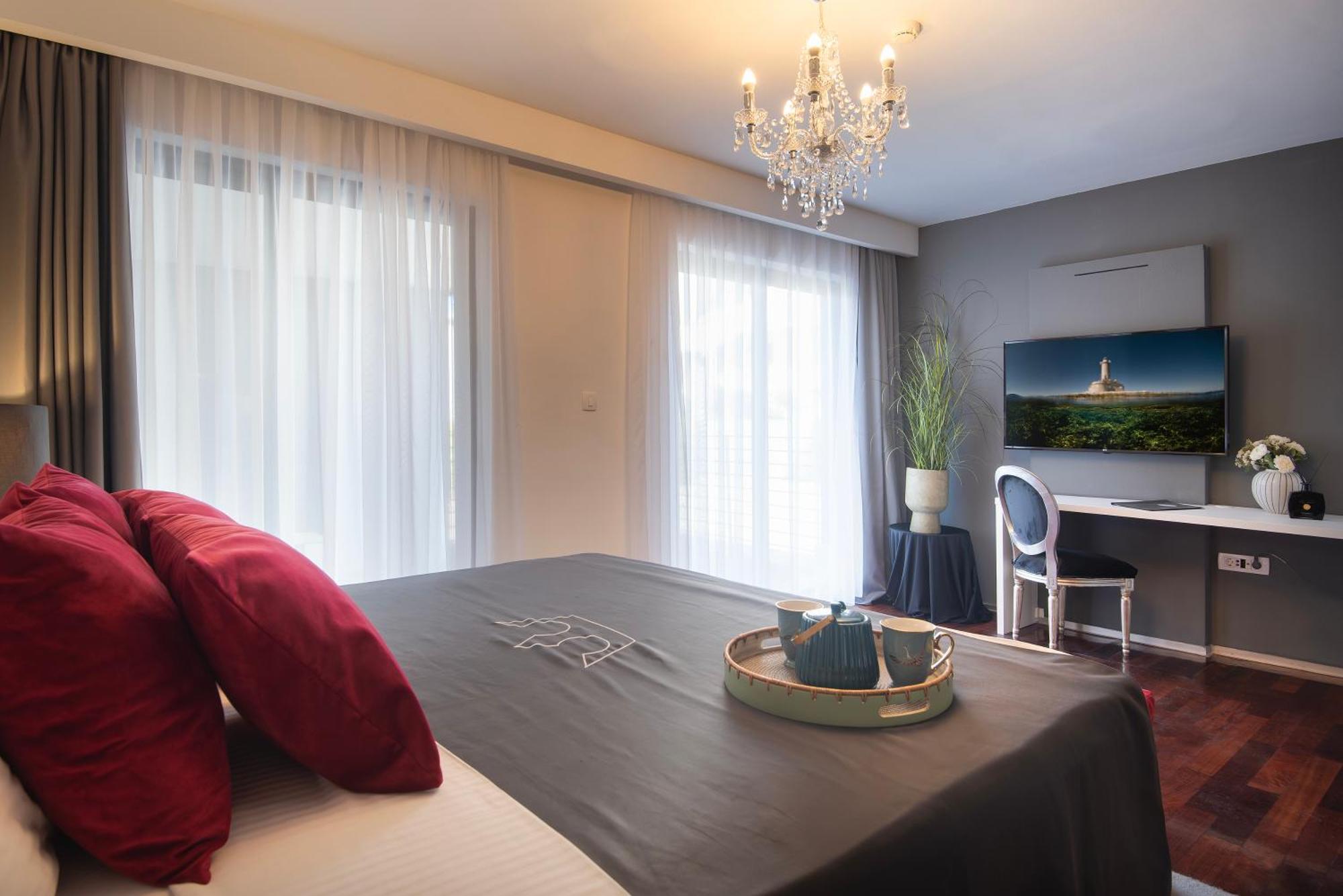 Boutique Hotel Chevalier By Bura Hotels - Adults Only メドゥリン エクステリア 写真