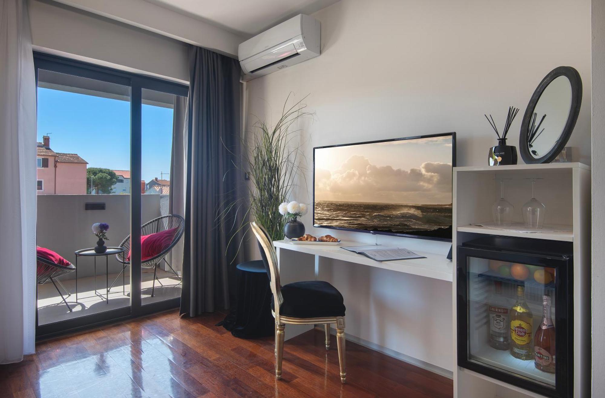 Boutique Hotel Chevalier By Bura Hotels - Adults Only メドゥリン エクステリア 写真