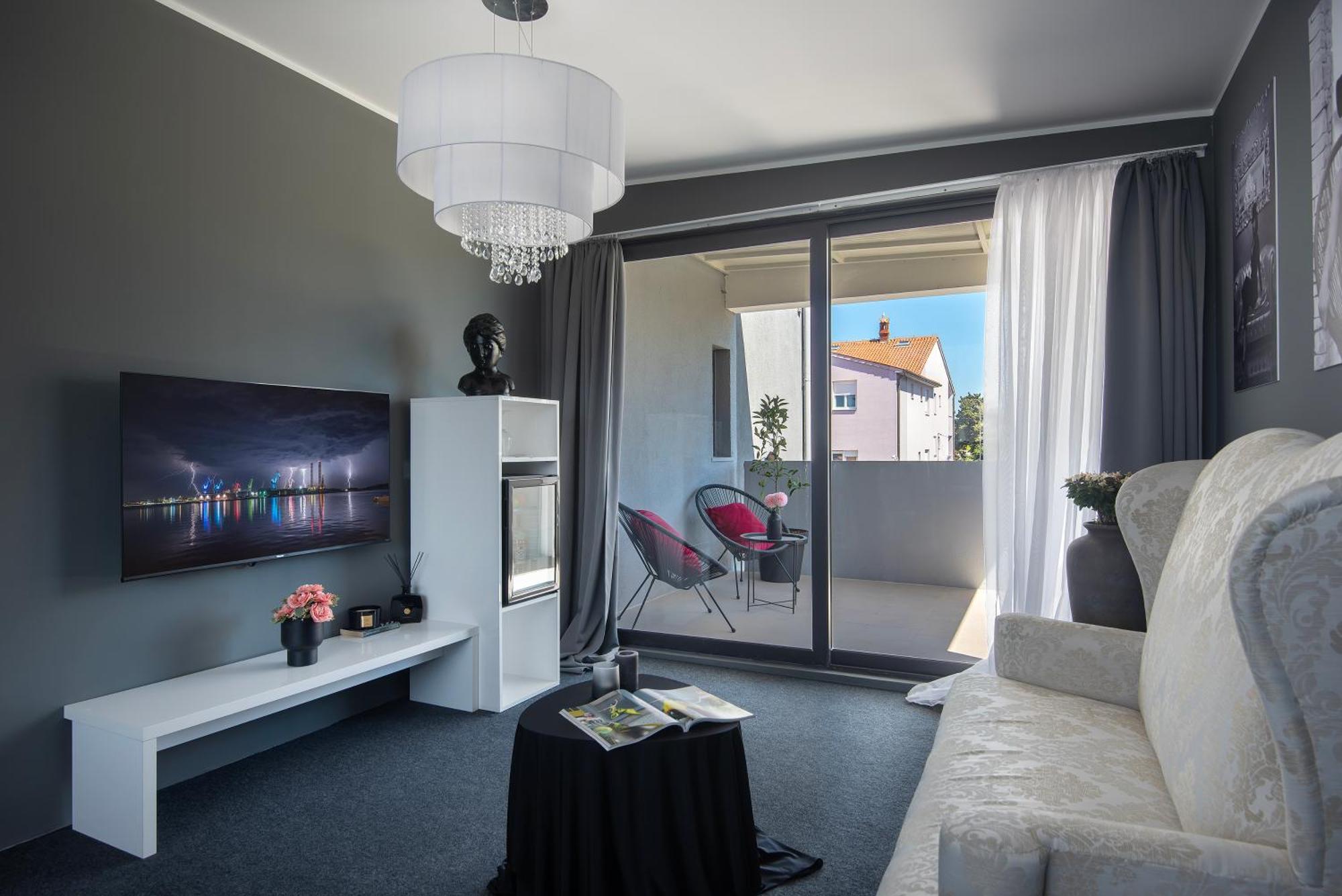 Boutique Hotel Chevalier By Bura Hotels - Adults Only メドゥリン エクステリア 写真