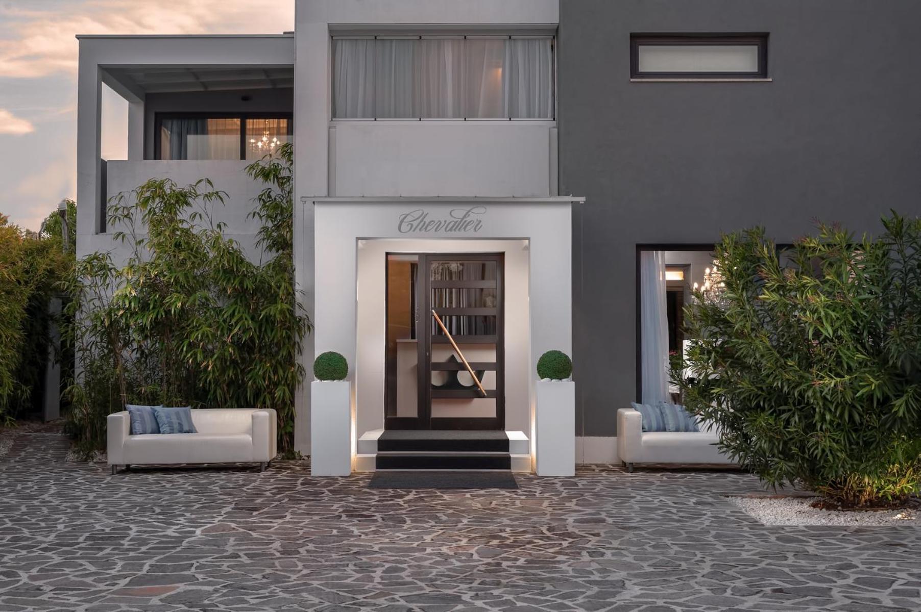 Boutique Hotel Chevalier By Bura Hotels - Adults Only メドゥリン エクステリア 写真